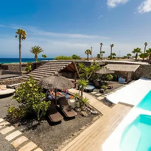 De Arrieta Village - Yurts And Stone - Shared Pool - Walking Distance To Arrieta - Eco Friendly Resort